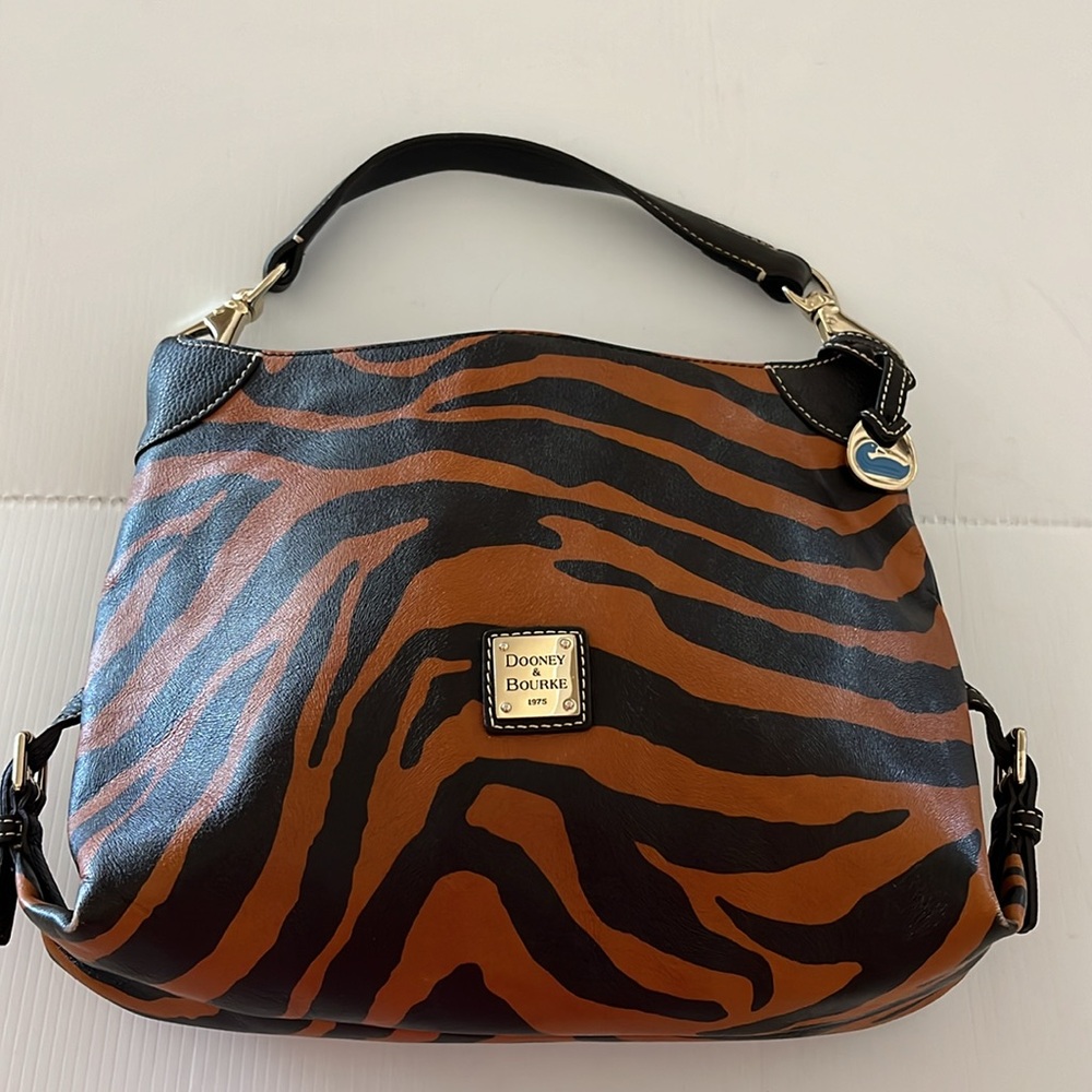 Authentic Vintage Dooney & Bourke Black Caramel Tiger Print Gold Shoulder Bag - Picture 2 of 15